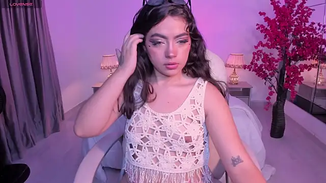 Natasha-aniston online show from 22, 4, 2026