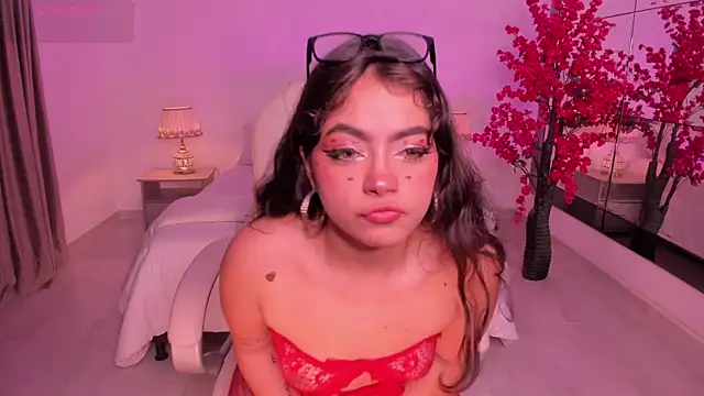 Natasha-aniston online show from 24, 4, 2026