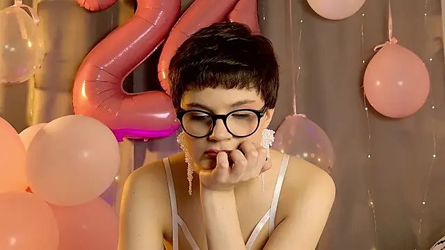 Snapshot of JunneWerss chatting on 8, 5, 2026 JunneWerss online show from 8, 5, 2026