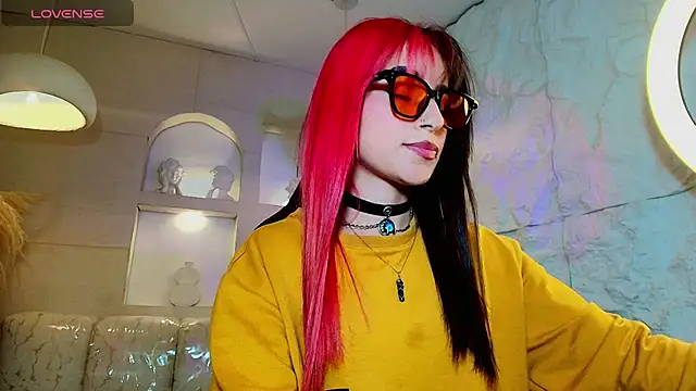 Snapshot of Moon_Red_r chatting on 9, 7, 2026 Moon Red r online show from 9, 7, 2026