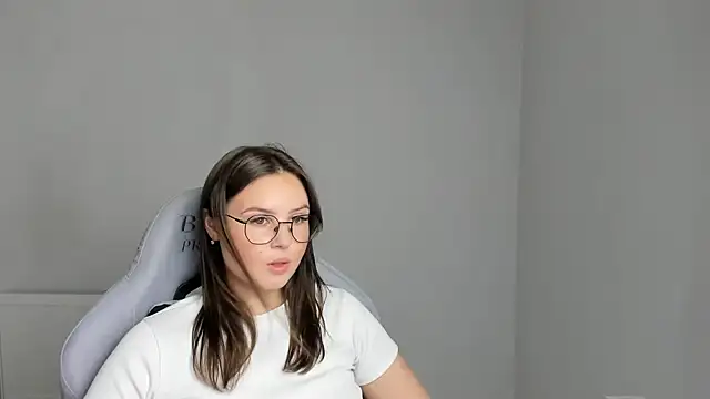 Regina cute  online show from 3, 7, 2026