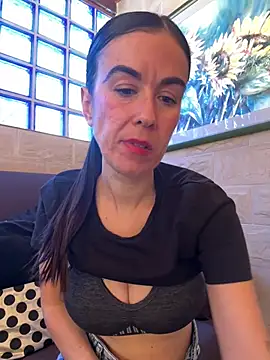 Snapshot of dulceflor25 chatting on 25, 4, 2026 dulceflor25 online show from 25, 4, 2026