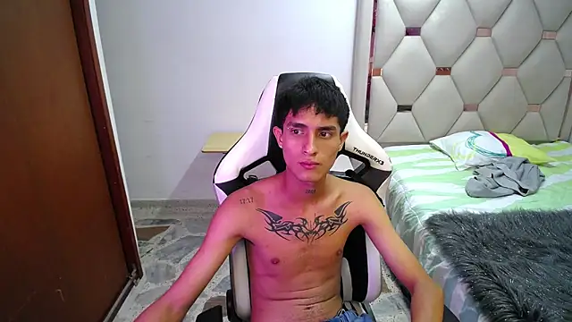 Snapshot of AAA_WHITE chatting on 19, 4, 2026 AAA WHITE online show from 19, 4, 2026