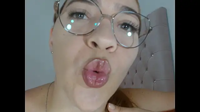 Snapshot of dulce_melocoton chatting on 3, 5, 2026 dulce melocoton online show from 3, 5, 2026