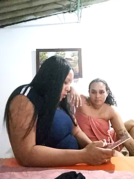 Snapshot of Dark_Honey_Duo chatting on 7, 5, 2026 Dark Honey Duo online show from 7, 5, 2026