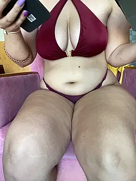 Snapshot of MissLexxxie chatting on 13, 7, 2026 MissLexxxie online show from 13, 7, 2026
