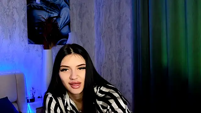 Snapshot of Holly_Beck chatting on 28, 5, 2026 Holly Beck online show from 28, 5, 2026