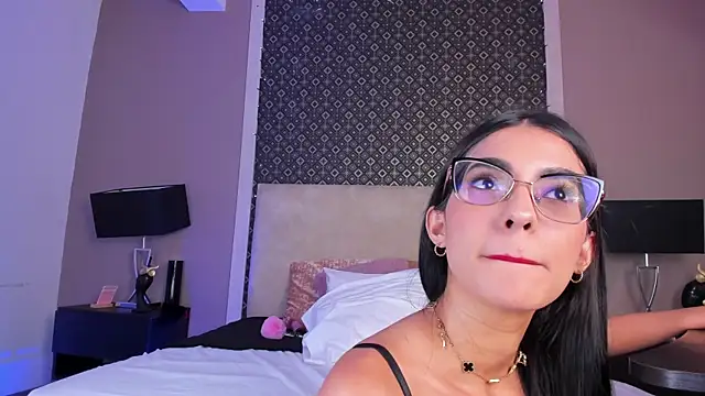Snapshot of Larissa_Luna chatting on 3, 6, 2026 Larissa Luna online show from 3, 6, 2026