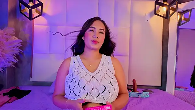 Snapshot of Violetta_rose_ chatting on 7, 6, 2026 Violetta rose online show from 7, 6, 2026