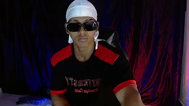 Snapshot of zoriel_bigcock chatting on 1, 6, 2026 zoriel bigcock online show from 1, 6, 2026