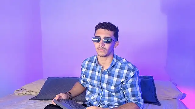 caius bigcock1 online show from 23, 7, 2026