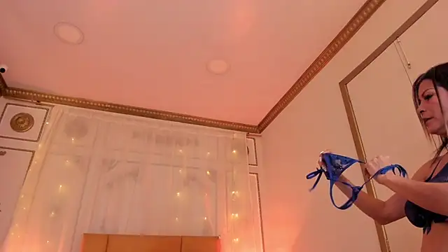 Snapshot of cris_milk chatting on 3, 6, 2026 cris milk online show from 3, 6, 2026