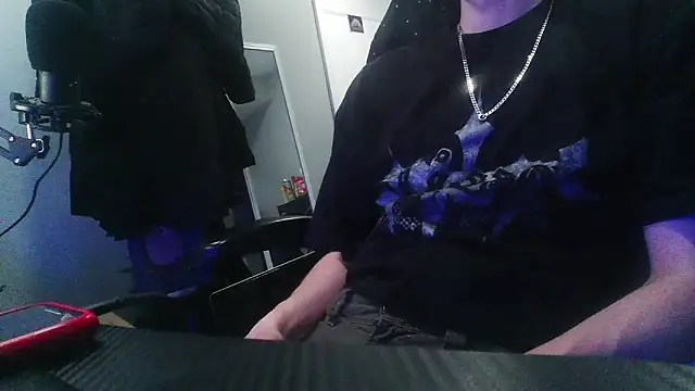 Snapshot of 8inchesfr chatting on 4, 5, 2026 8inchesfr online show from 4, 5, 2026