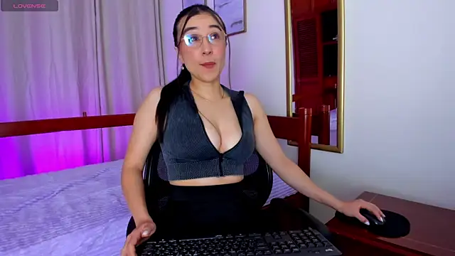 Snapshot of Elisabetta_Amour chatting on 25, 5, 2026 Elisabetta Amour online show from 25, 5, 2026