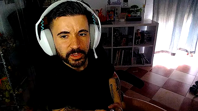 chiquitoconsecreto online show from 24, 4, 2026