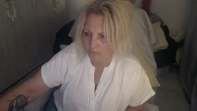 Divineblond online show from 15, 4, 2026