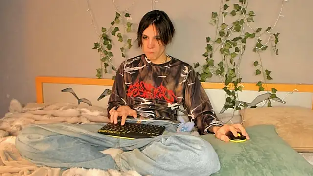 Snapshot of SolarFringe chatting on 7, 5, 2026 SolarFringe online show from 7, 5, 2026