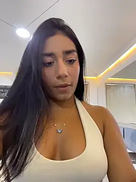 Snapshot of SaryJonex chatting on 2, 5, 2026 SaryJonex online show from 2, 5, 2026