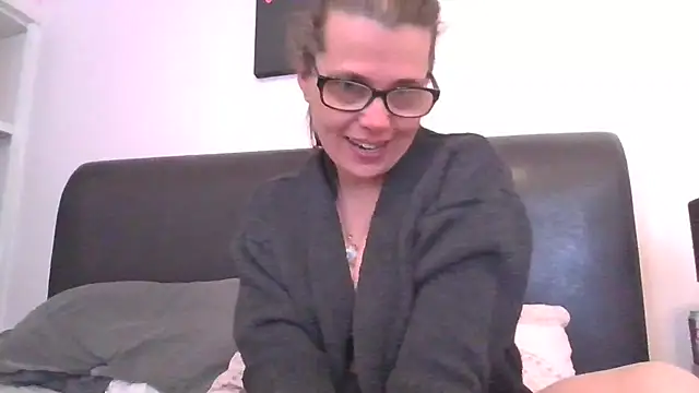 Mayra small online show from 29, 4, 2026