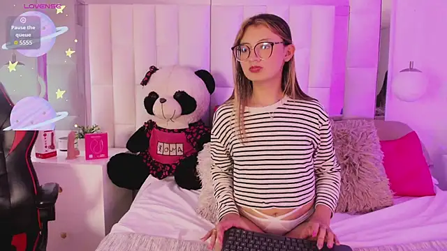 Snapshot of athenea_fox_ chatting on 12, 6, 2026 athenea fox online show from 12, 6, 2026