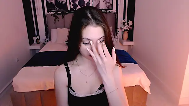 Snapshot of _AliceWells chatting on 9, 7, 2026 AliceWells online show from 9, 7, 2026