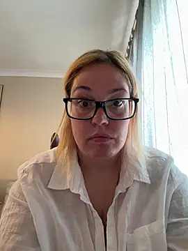 Snapshot of SecretRavenXO chatting on 13, 5, 2026 SecretRavenXO online show from 13, 5, 2026