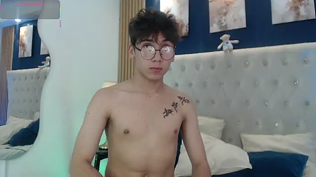 Snapshot of Liam_Lux chatting on 19, 6, 2026 Liam Lux online show from 19, 6, 2026