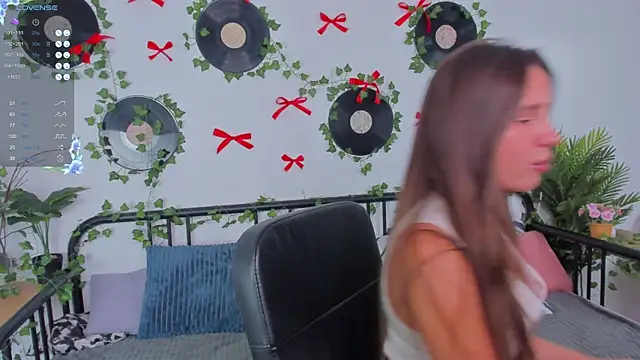 Snapshot of NicoleWells22 chatting on 7, 6, 2026 NicoleWells22 online show from 7, 6, 2026