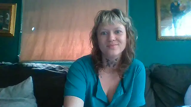 Snapshot of RosieSwitchBitch chatting on 19, 6, 2026 RosieSwitchBitch online show from 19, 6, 2026