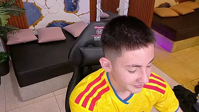 Snapshot of Andres_Tay chatting on 13, 6, 2026 Andres Tay online show from 13, 6, 2026