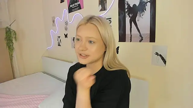 Snapshot of MidnightPoise chatting on 11, 6, 2026 MidnightPoise online show from 11, 6, 2026