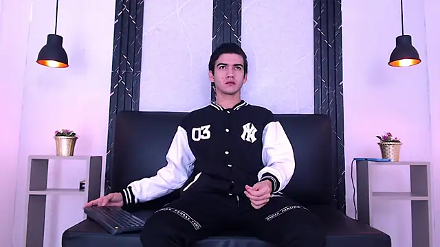 Snapshot of Feiccer_Castquer chatting on 10, 5, 2026 Feiccer Castquer online show from 10, 5, 2026