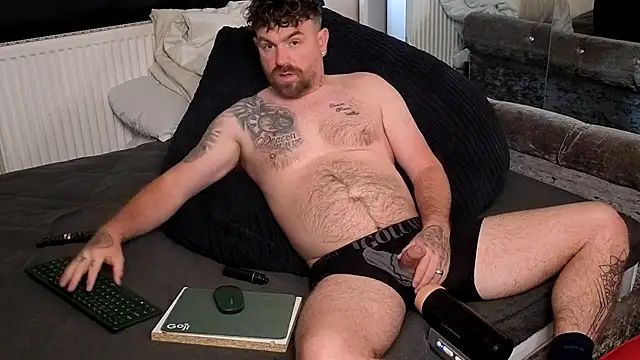 Snapshot of Naughtybihubbyxx chatting on 6, 5, 2026 Naughtybihubbyxx online show from 6, 5, 2026
