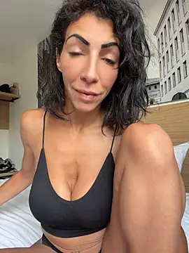 Snapshot of Yasmiinee chatting on 15, 7, 2026 Yasmiinee online show from 15, 7, 2026