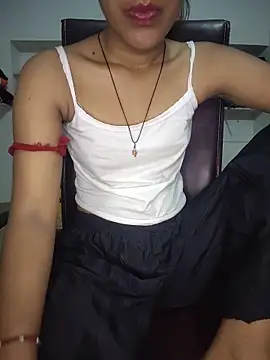 Snapshot of ESHA-LOVE chatting on 10, 6, 2026 ESHA-LOVE online show from 10, 6, 2026