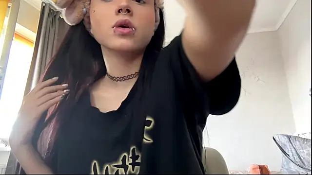 Snapshot of LouisePavlides chatting on 23, 5, 2026 LouisePavlides online show from 23, 5, 2026
