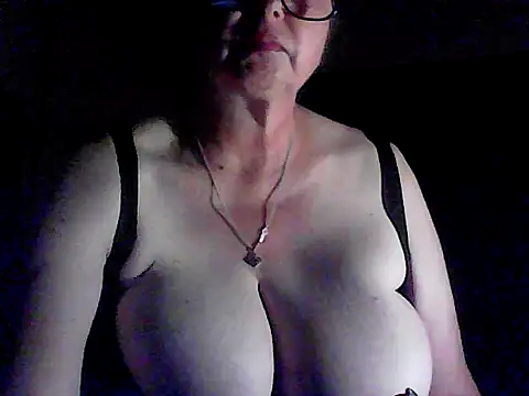 Sexyhoneybee1 online show from 26, 4, 2026