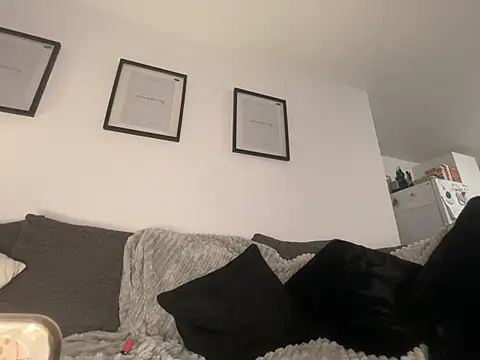 TheRealDesiranii online show from 27, 4, 2026