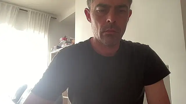 Snapshot of Riccardo86xx chatting on 3, 5, 2026 Riccardo86xx online show from 3, 5, 2026