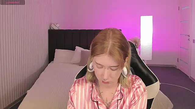 Elira Vane online show from 30, 6, 2026