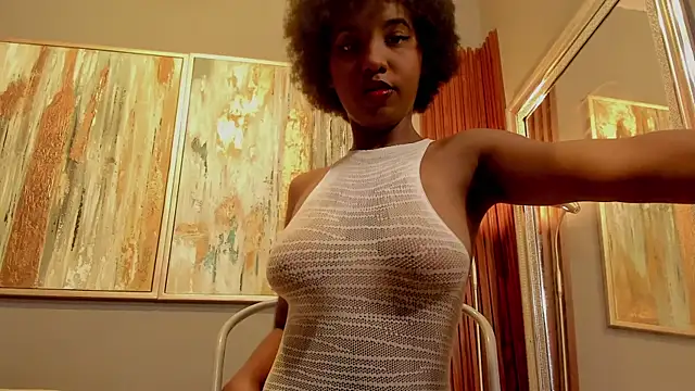 Snapshot of Kiara_Curls chatting on 18, 5, 2026 Kiara Curls online show from 18, 5, 2026