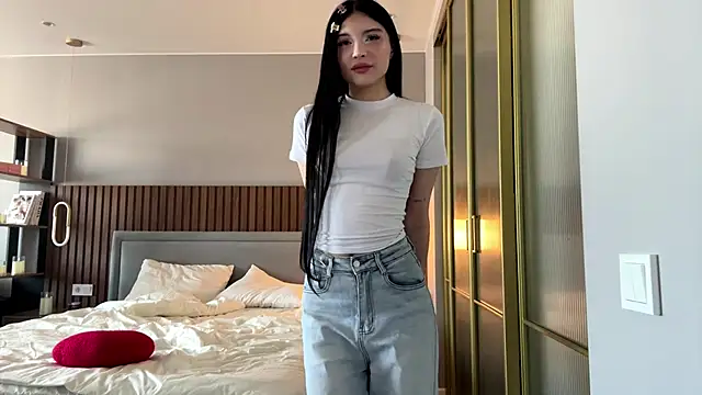 Snapshot of MerlynPoor chatting on 3, 5, 2026 MerlynPoor online show from 3, 5, 2026
