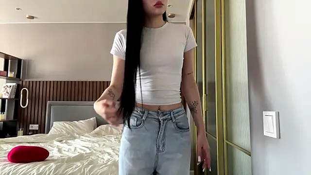 Snapshot of MerlynPoor chatting on 5, 5, 2026 MerlynPoor online show from 5, 5, 2026