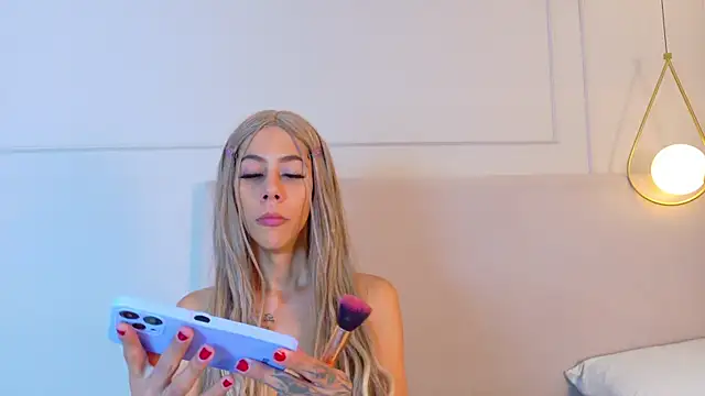 Snapshot of ZoeyPetit chatting on 8, 5, 2026 ZoeyPetit online show from 8, 5, 2026