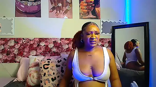 Snapshot of EnchantingLisa chatting on 4, 6, 2026 EnchantingLisa online show from 4, 6, 2026