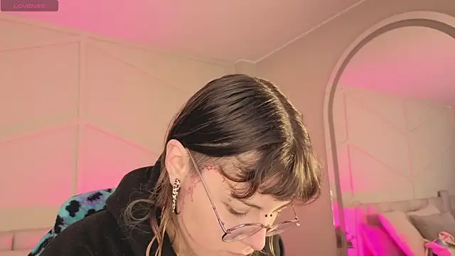 Snapshot of Rossiee_huntt chatting on 3, 7, 2026 Rossiee huntt online show from 3, 7, 2026