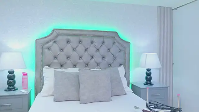 Snapshot of VioletSweetts chatting on 5, 6, 2026 VioletSweetts online show from 5, 6, 2026