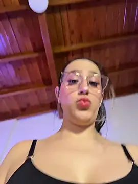 Snapshot of RenataVelasquez chatting on 13, 7, 2026 RenataVelasquez online show from 13, 7, 2026