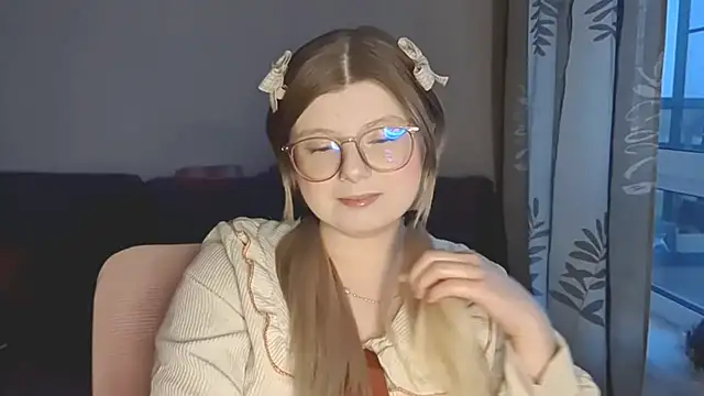 Snapshot of YukiBlush chatting on 8, 5, 2026 YukiBlush online show from 8, 5, 2026