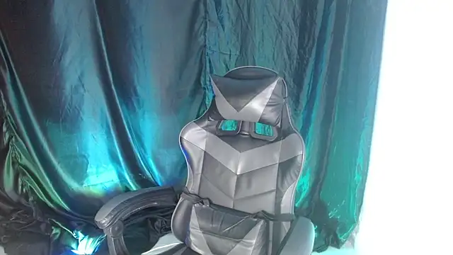 Snapshot of hades_derox_ chatting on 12, 5, 2026 hades derox online show from 12, 5, 2026